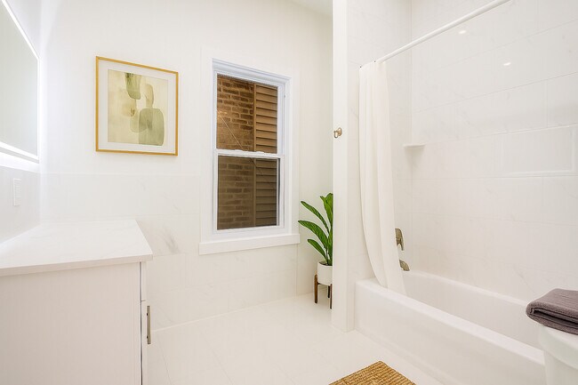 Foto del edificio - 2617 W Fullerton Ave