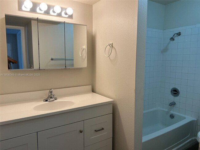 Foto del edificio - 4083 NW 87th Ave