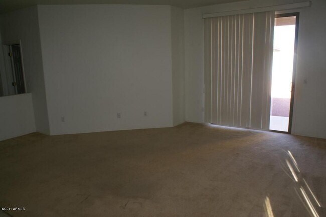 Foto del edificio - 25758 W Nancy Ln