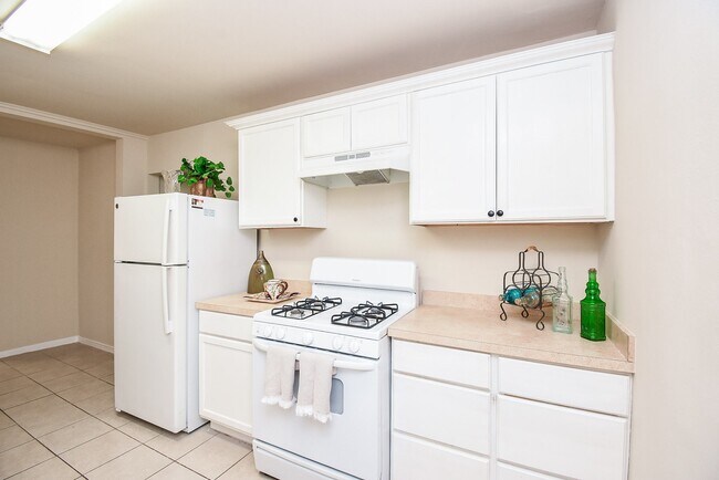 Building Photo - 8401 Montridge Dr