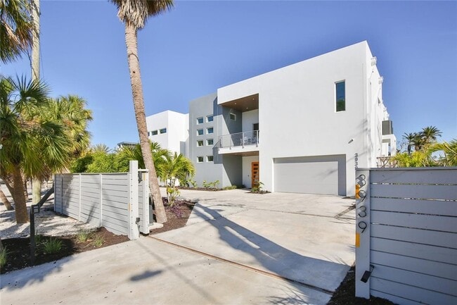 Building Photo - 3939 Higel Ave