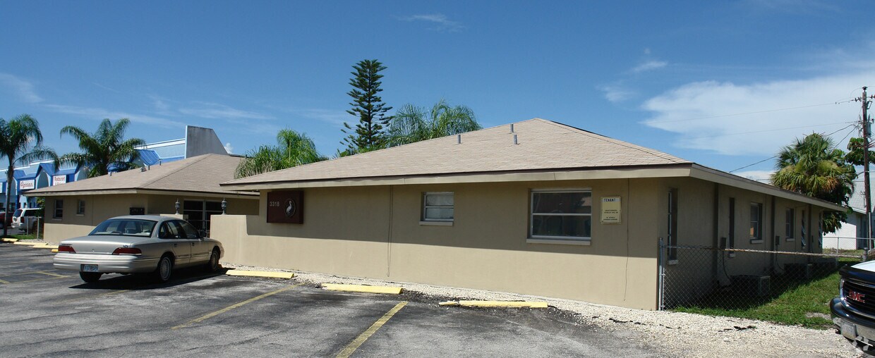 Building Photo - 3318 S Del Prado Blvd