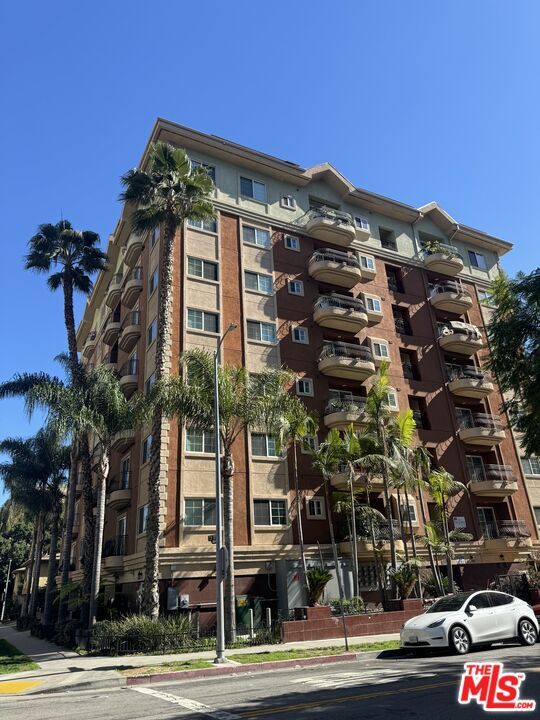 Building Photo - 700 S Ardmore Ave