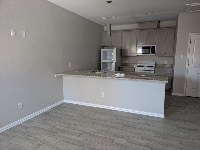 Foto del edificio - 7749 Swiftwater Ln