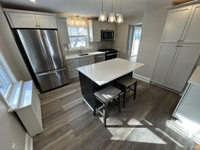 Building Photo - 7 Maynard St