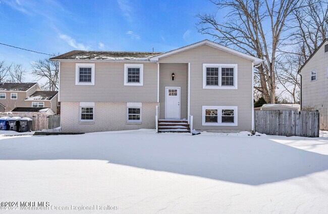 Building Photo - 27 Oak Leaf Ln