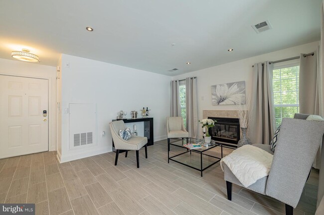 Building Photo - 15600 Everglade Ln