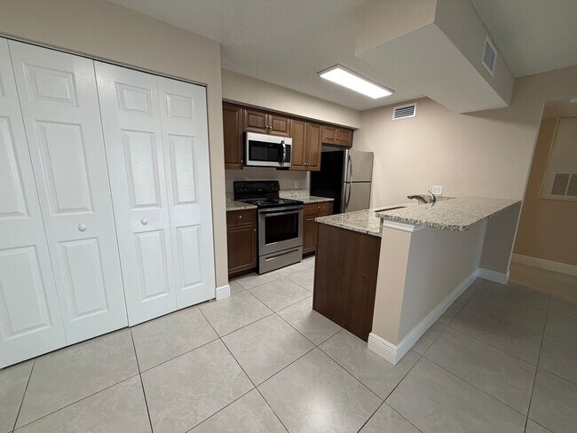 Foto del edificio - ANNUAL RENTAL - 2 BED / 2 BATH CONDO AT MYSTIC GARDENS