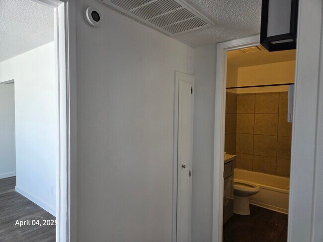 Foto del edificio - 5909 Nogal Ave