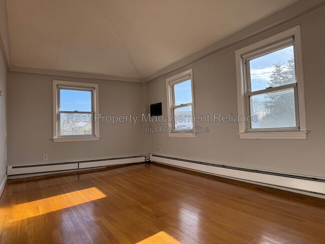 Building Photo - 81 Cabot St
