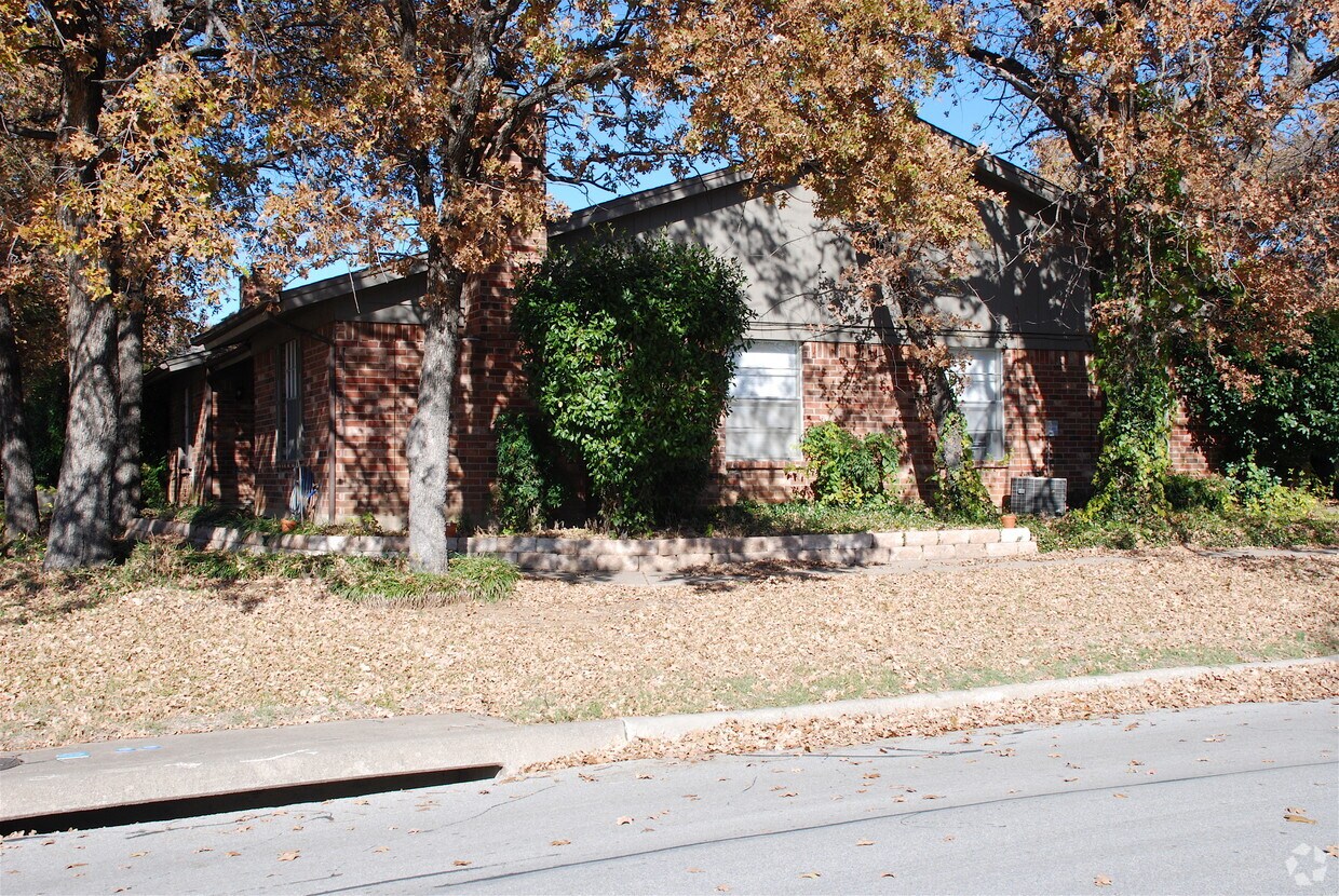 Foto del edificio - 7500-7518 Windhaven Rd