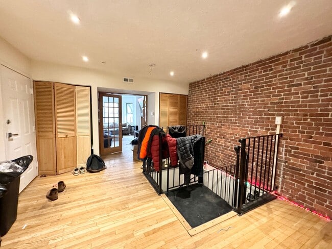 Building Photo - 85 Gainsborough St