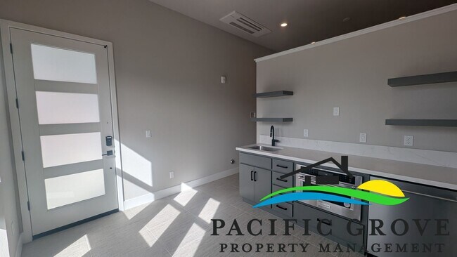 Foto del edificio - Stylish New Studio with Modern Finishes in Marina