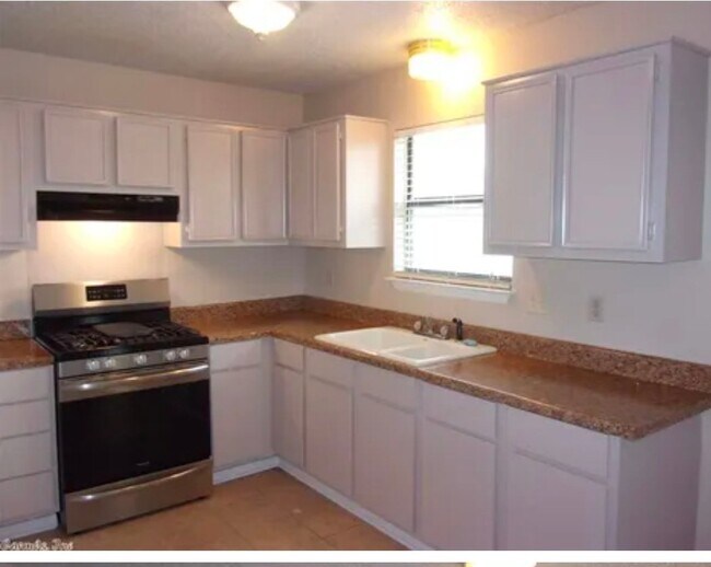 Foto del edificio - 1722 W 44th St
