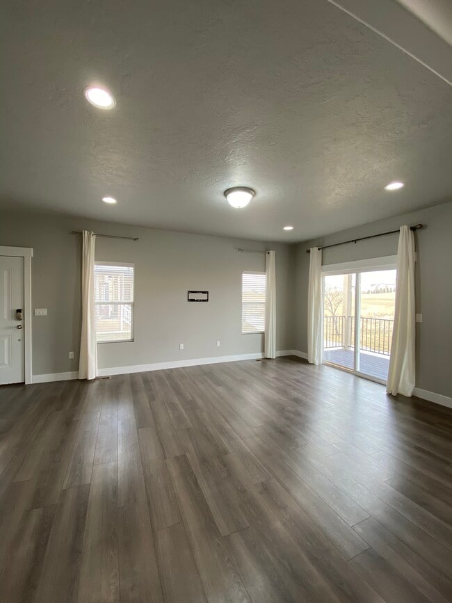 Building Photo - 3809 E Cunninghill Dr