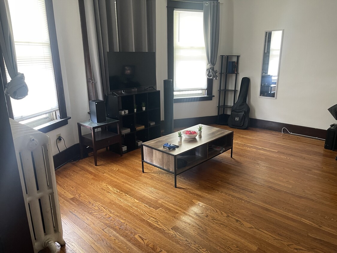 539 Warren St Unit 1st Floor Front, Albany, NY 12208 Apartments in