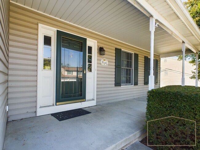 Building Photo - Available Now Breathtaking 4 Bedroom 3 Bat...