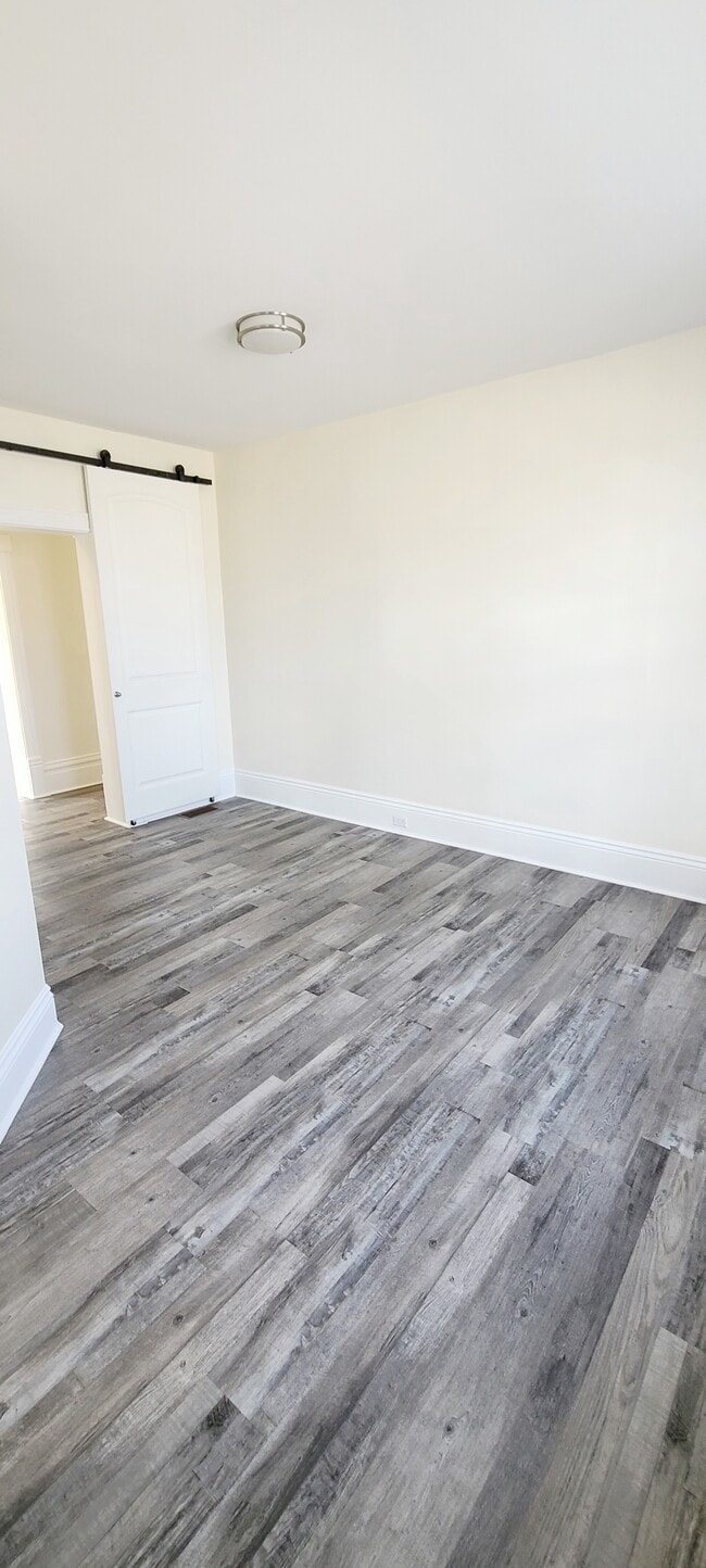 Building Photo - 282 Wellington St