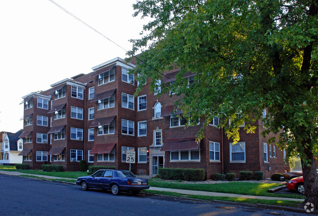 Linn Terrace Apartments - Linn St Commons