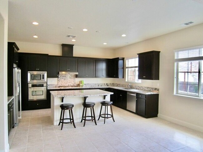 Foto del edificio - Dublin, Schaefer Ranch 5Br., 3.5 Ba., MANY...