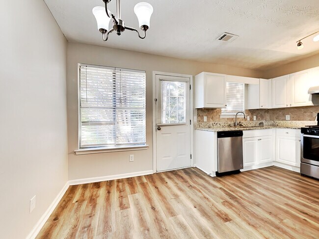 Foto del edificio - 200 Adam Cir