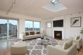 Building Photo - 25 Channel Center St