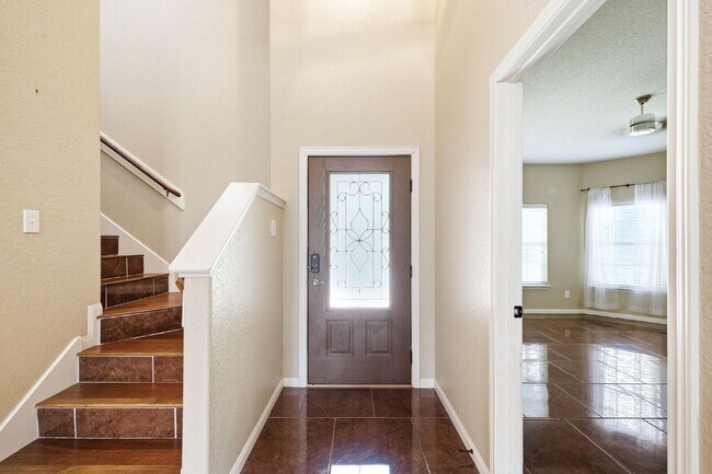 Building Photo - House in a Gated community with SOLAR PANELS!