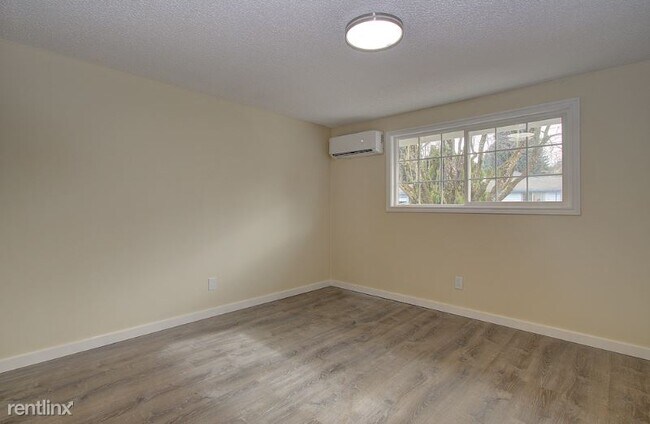 Building Photo - 4 br, 2 bath House - 3916 E. 16th St