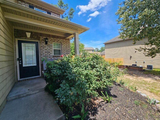 Foto del edificio - 296 Knight Valley Cir
