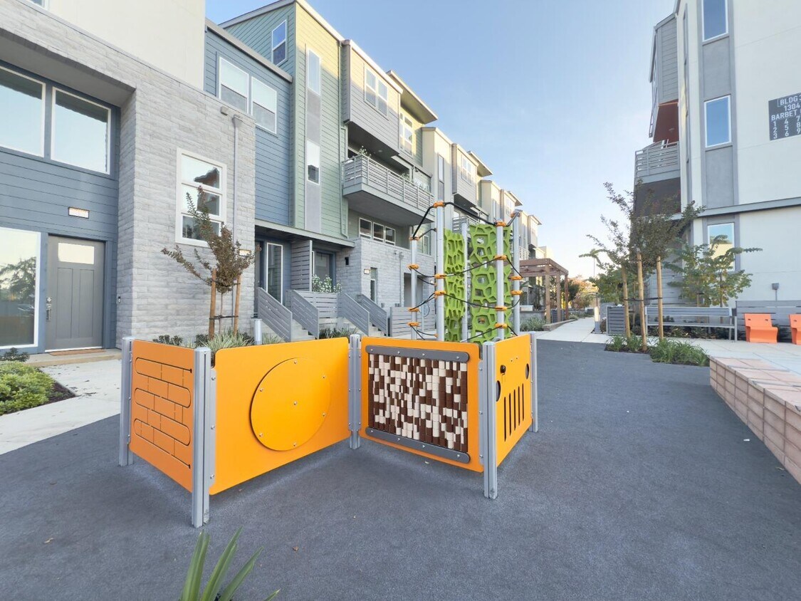 Primary Photo - 1303 Besra Ter