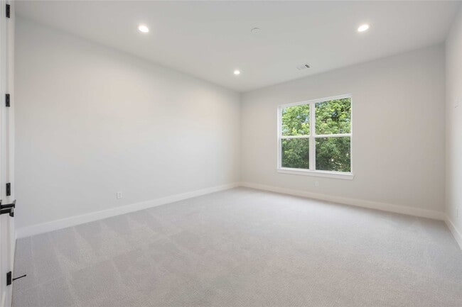 Building Photo - 6119 Campos Dr