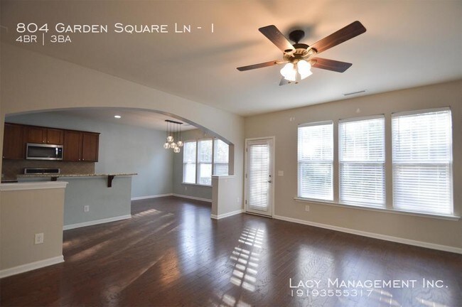 Building Photo - 804 Garden Square Ln