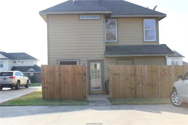 Building Photo - 4031 Southern Trace Dr