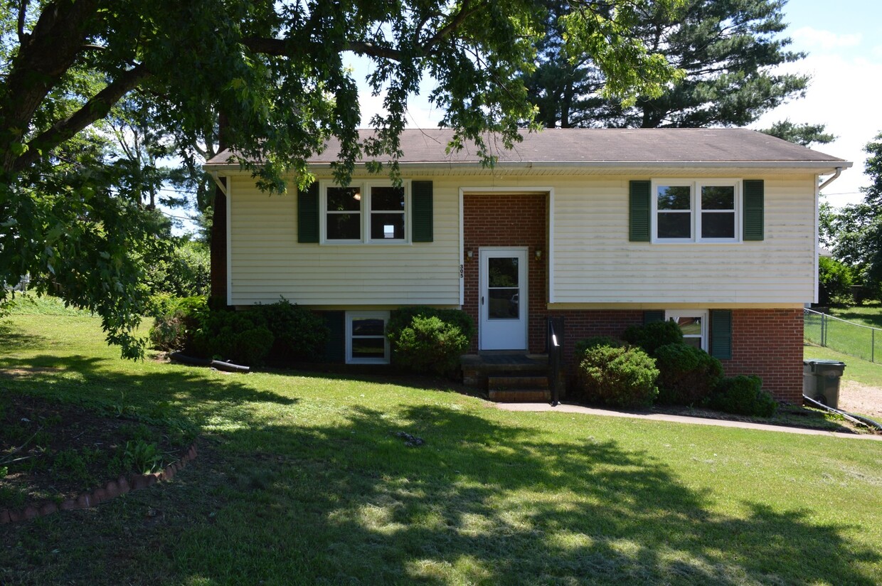 Foto principal - 3 Bedroom Home in Culpeper