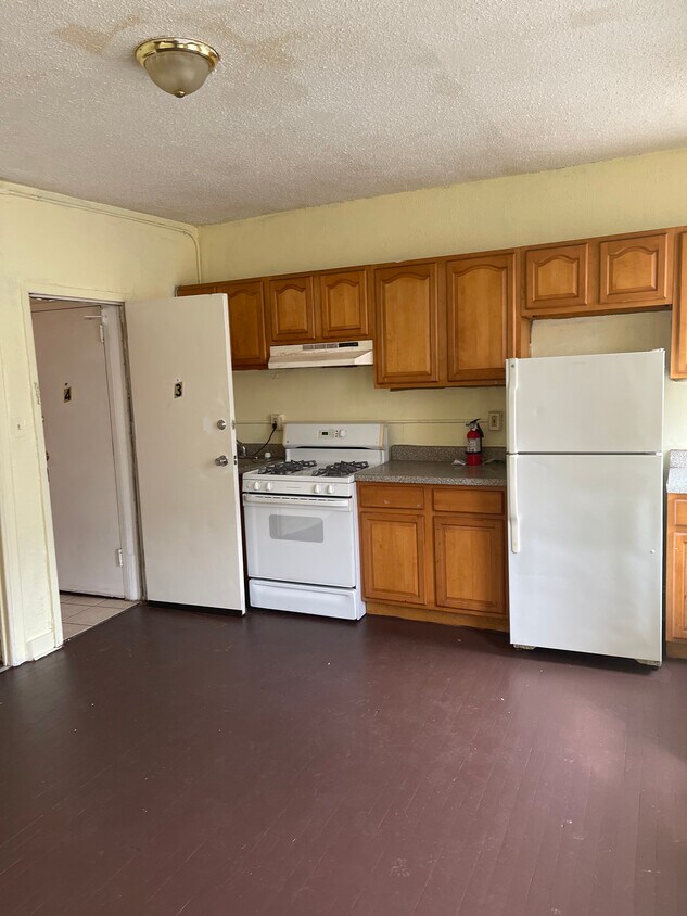Full kitchen with stove and fridge provided - 290 Hamilton Ave