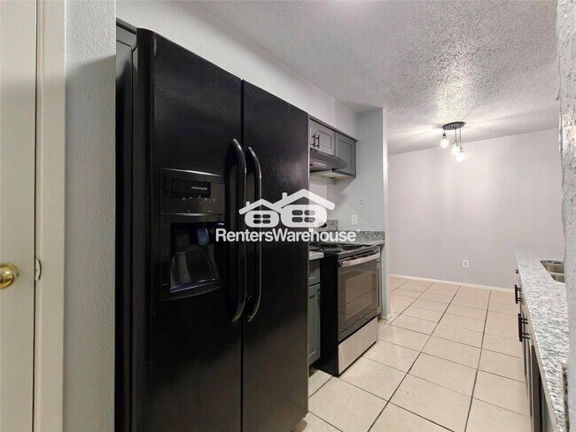 Foto del edificio - 8034 Antoine Dr