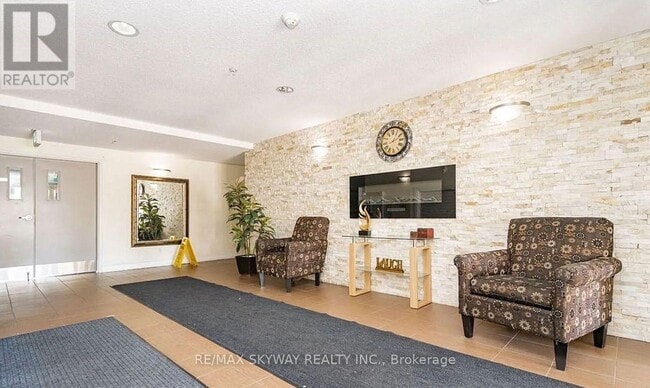 Building Photo - 8 Dayspring Cir