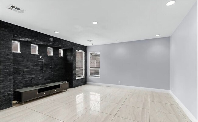 Foto del edificio - 215 Conger Dr