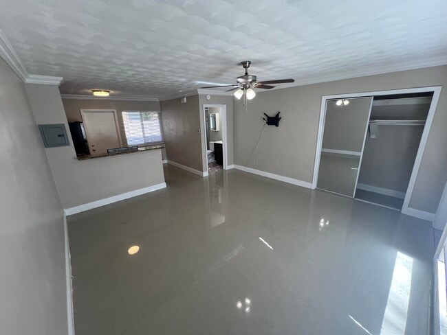 Building Photo - 2809 Middle River Dr