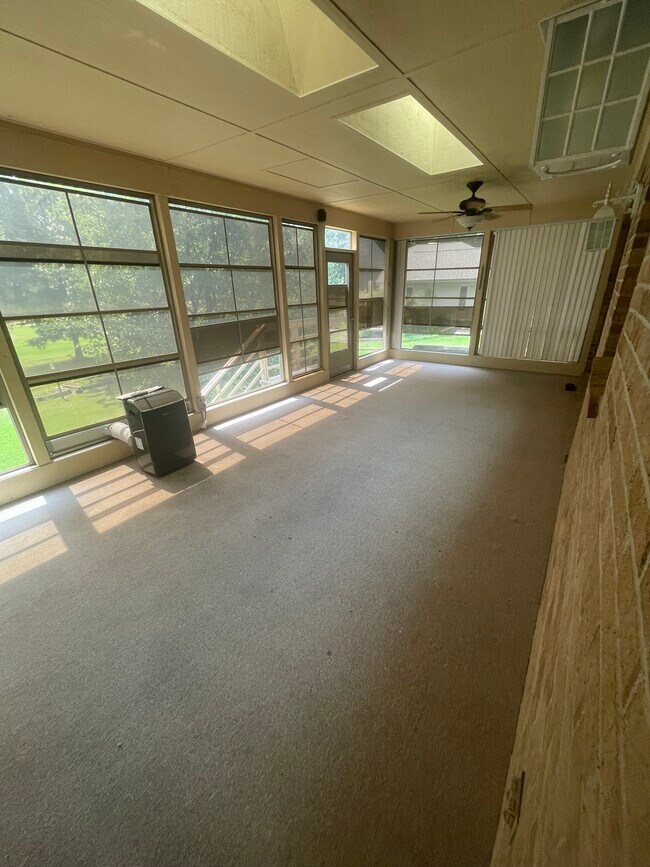 Foto del edificio - 750 Mimosa Dr