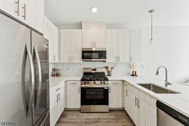 Foto del edificio - 140 W Webster Ave