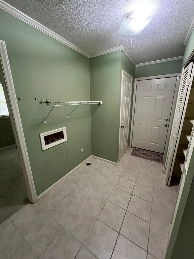 Building Photo - 112 Mina Dr