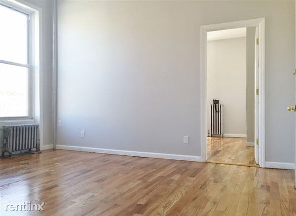 Primary Photo - 260 Halsey St
