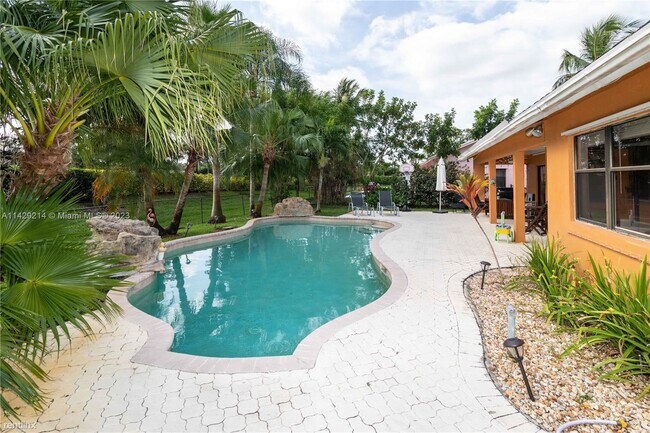 Foto del edificio - 3 br, 2 bath House - 421 NW 197th Ave