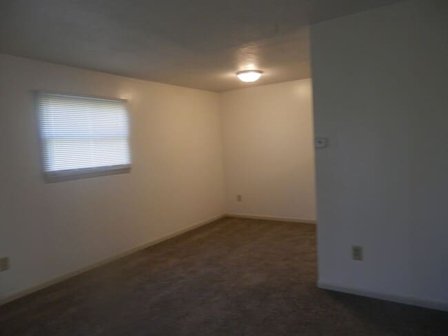 Building Photo - 6200 NE Circle Dr