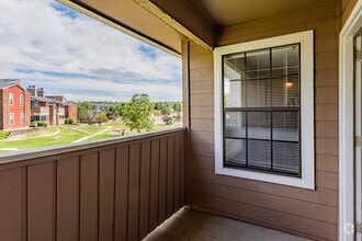 2BR, 2BA - 960 SF - Quail Run Apartments