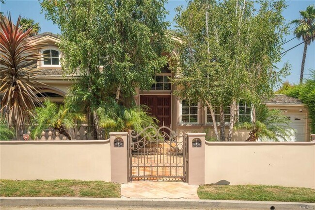 Foto del edificio - 4063 Benedict Canyon Dr