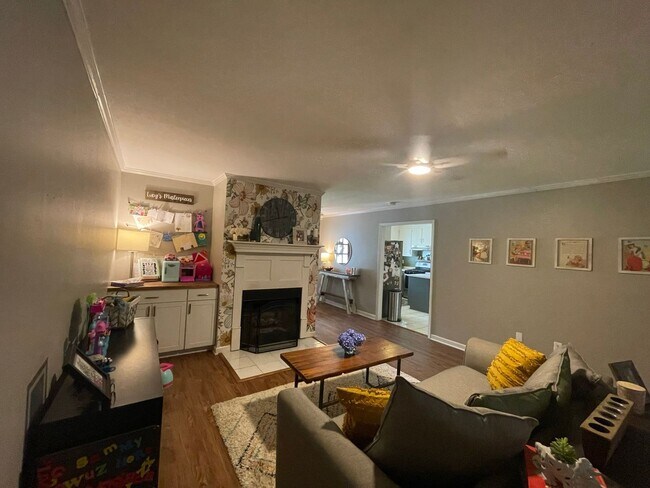 Foto del edificio - Three Bedroom Two Bathroom Quailwood