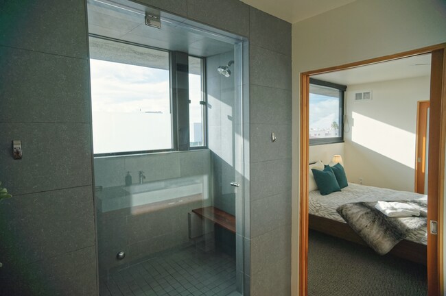 Building Photo - 2425 India St