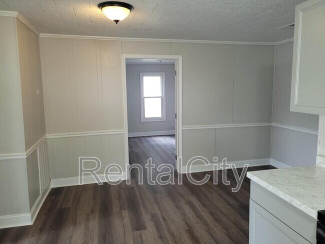 Foto del edificio - 150 N Poplar St